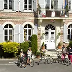Отель Hotel Le Clos Du Montvinage 3*